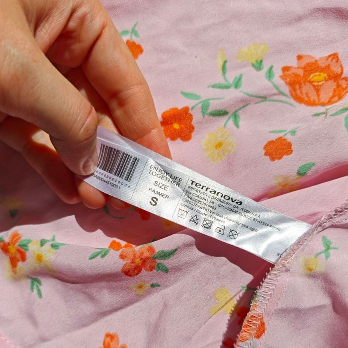 Urocza koszulowa sukienka damska Terranova pudrowy róż kwiaty