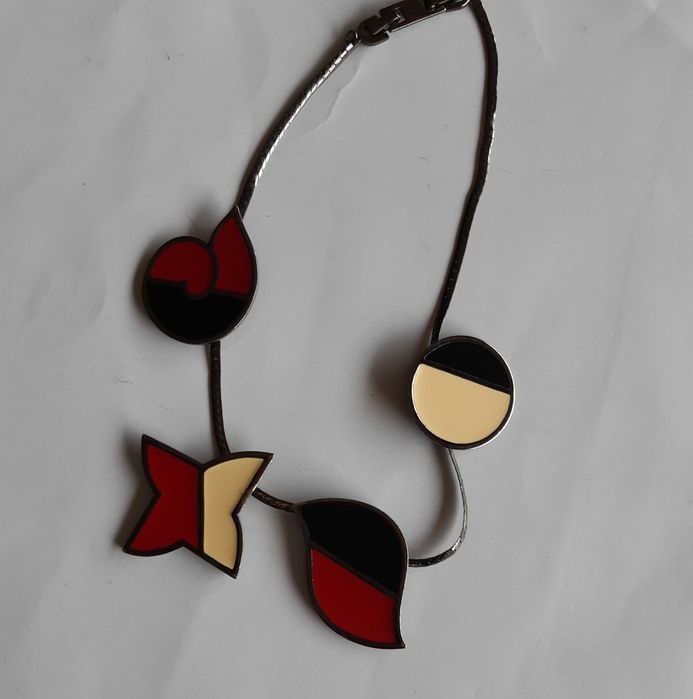 Colar dos anos 60 assinado por Monet