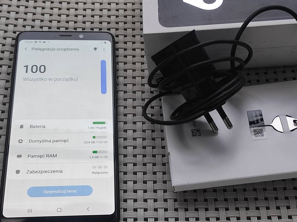 Samsung A9 6/128GB 4 aparatu mocna bateria,około 2/3 dni