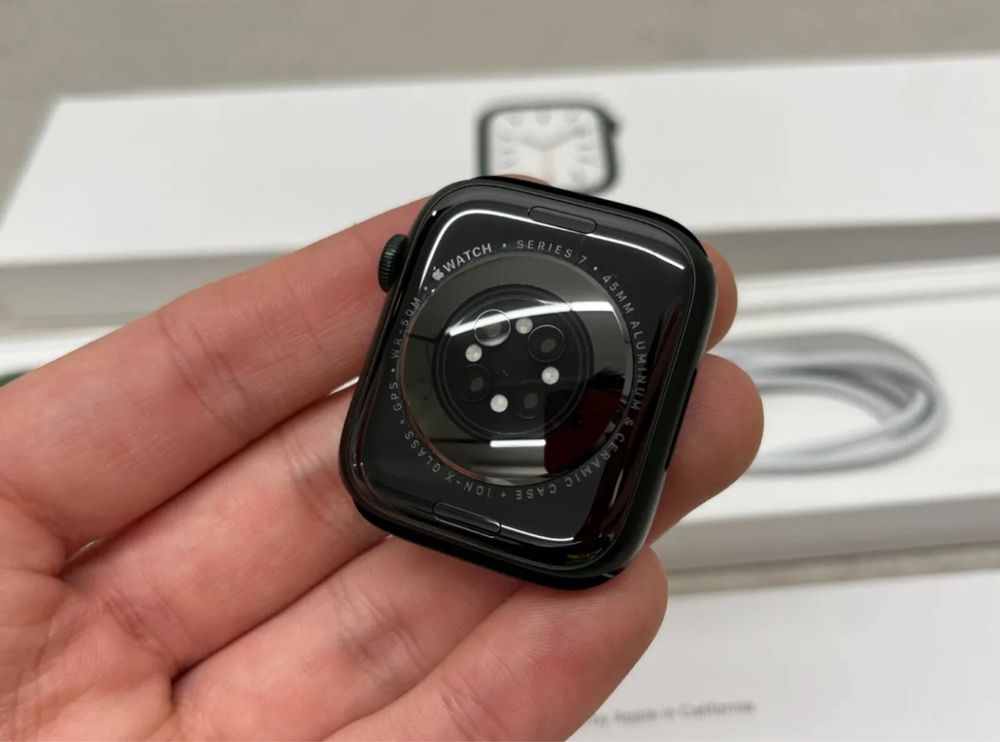 Apple Watch 7 45mm.