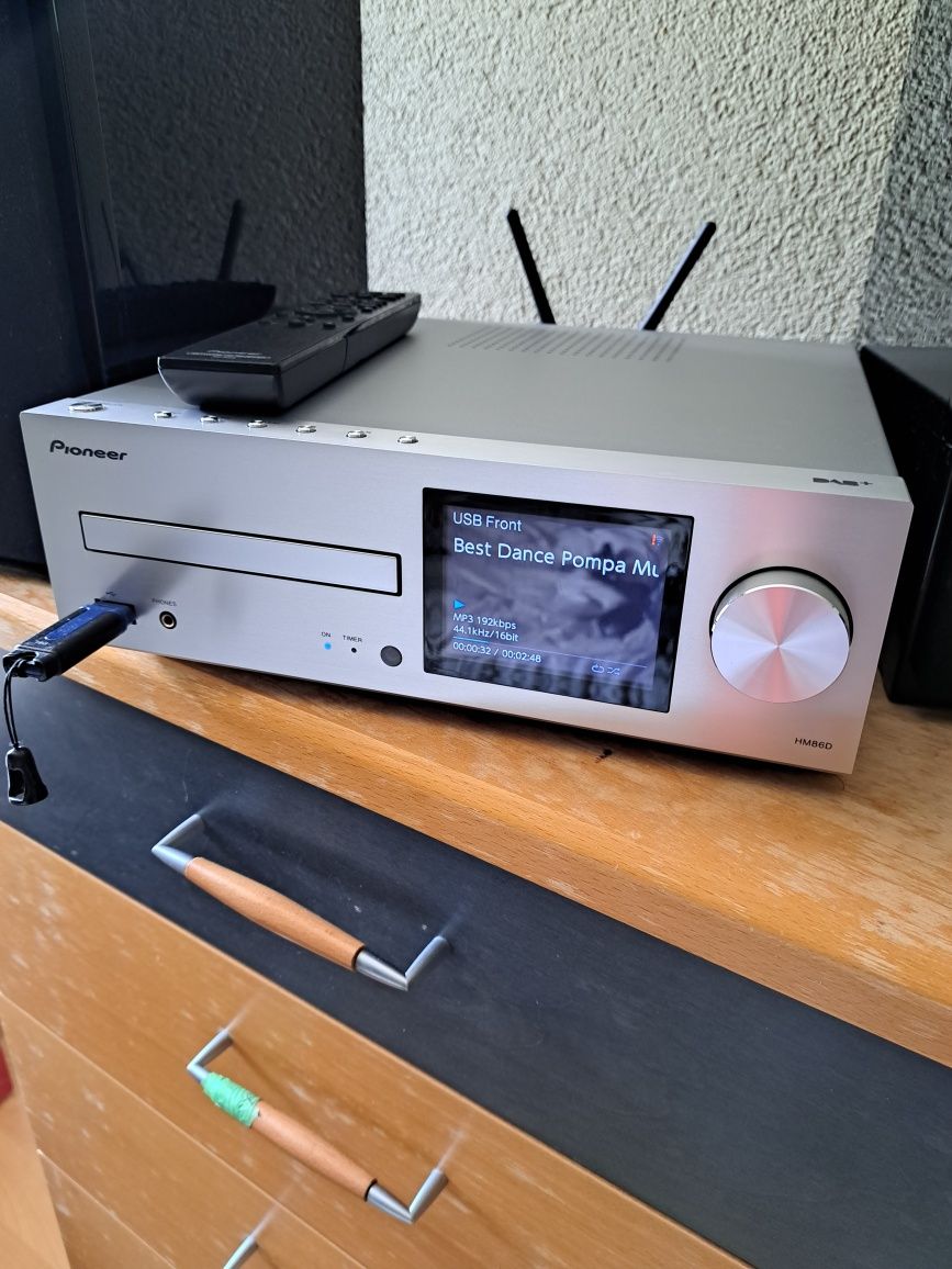 Amplituner  Pioneer HM86D