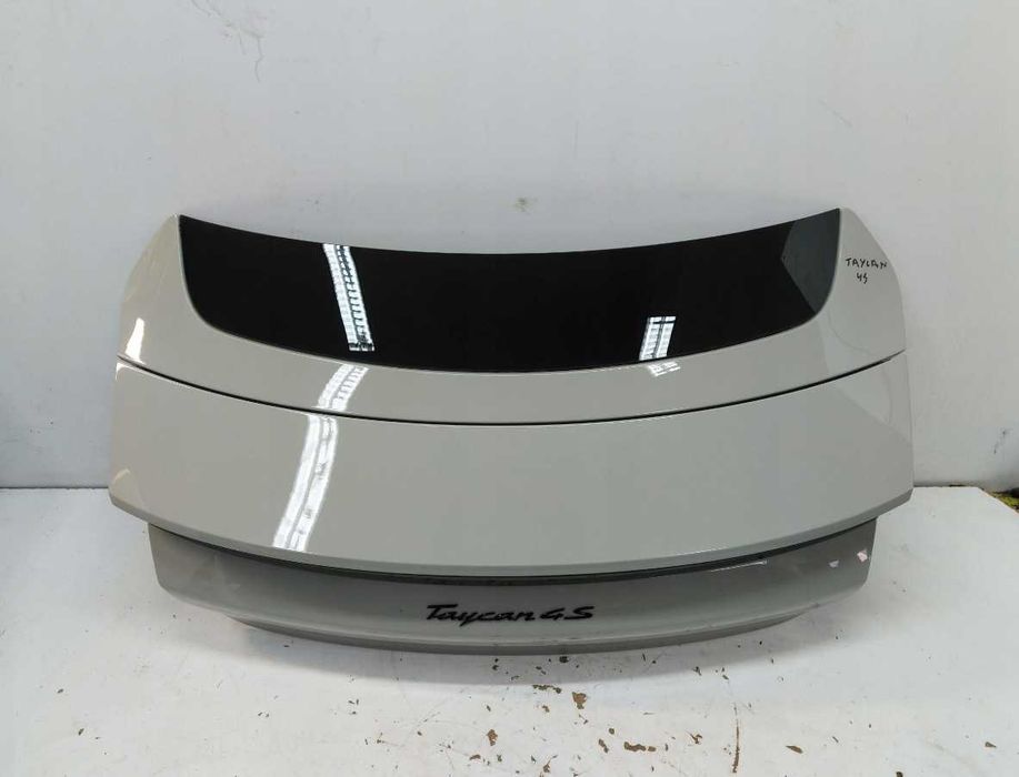 Кришка багажника на Porsche Taycan