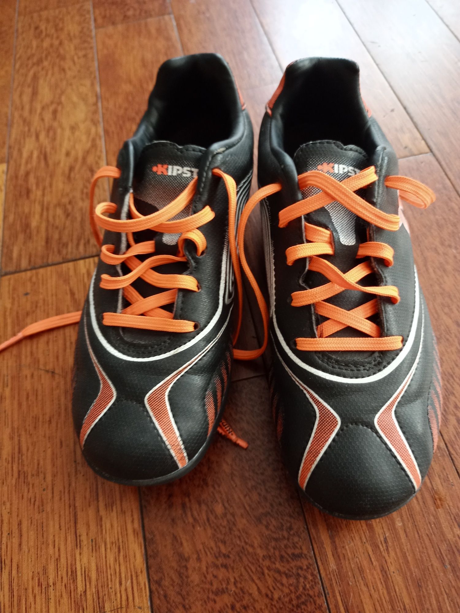 Buty chłopięce piłka r 32