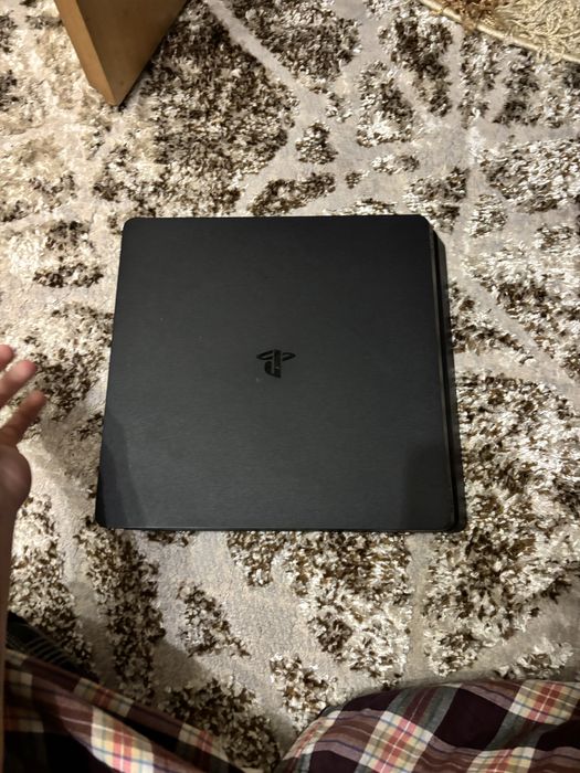 Продам PS4 slim 500gb