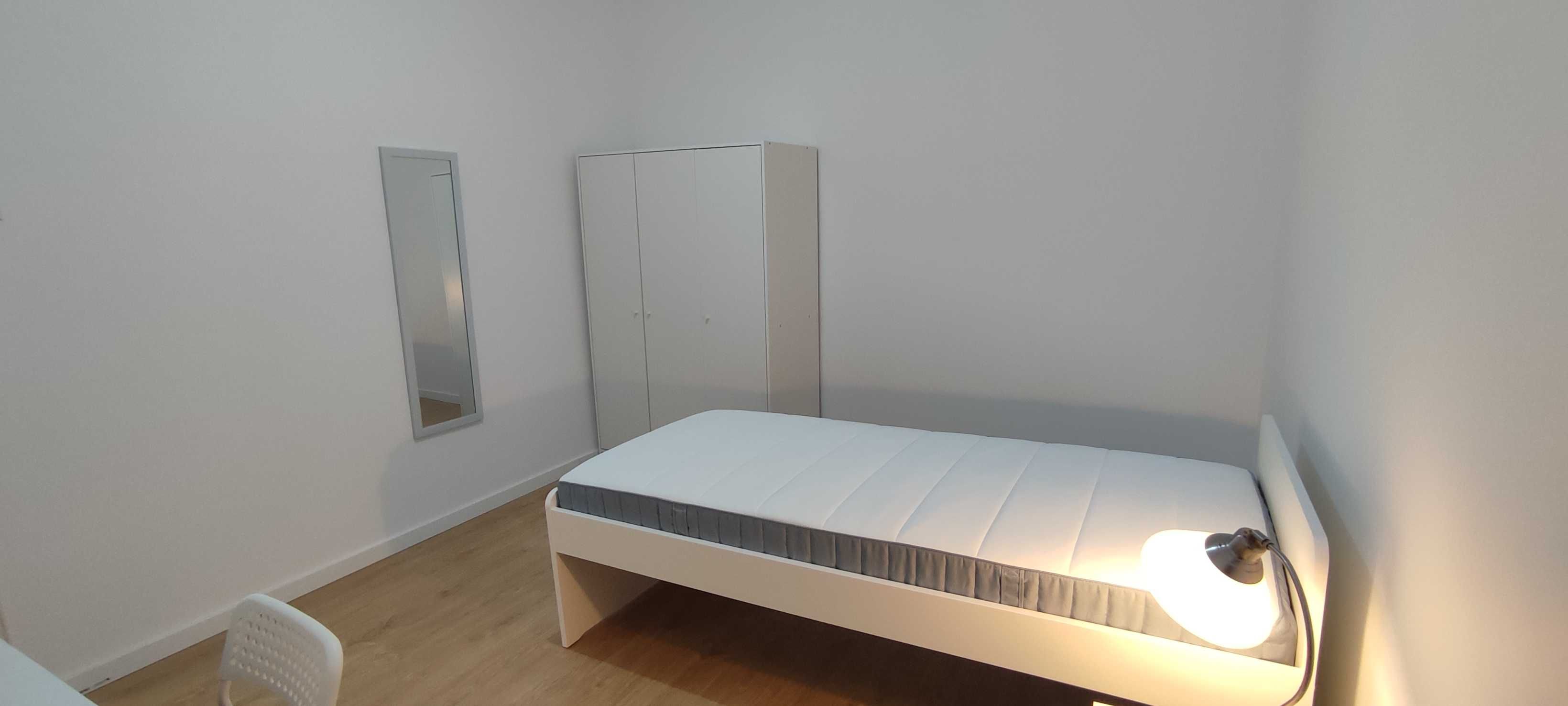 Quarto junto metro Arroios Com Recibo e Despesas incluidas