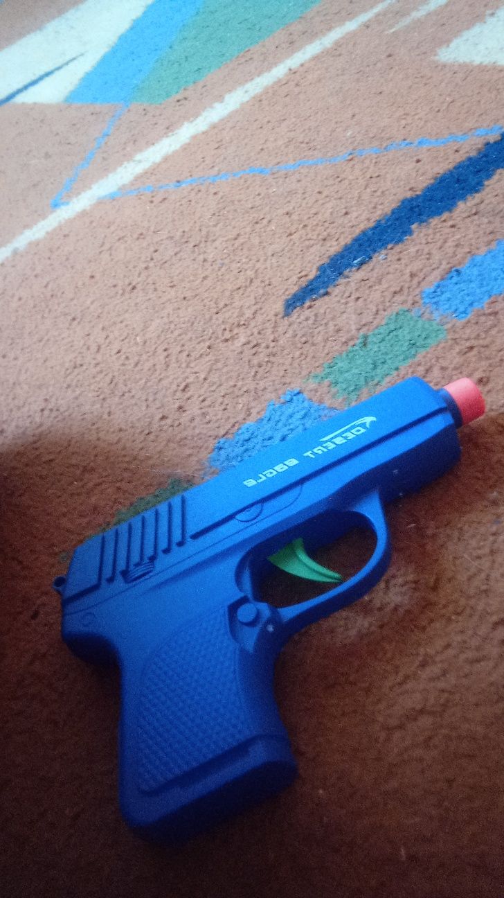 Пистолет игрушечный