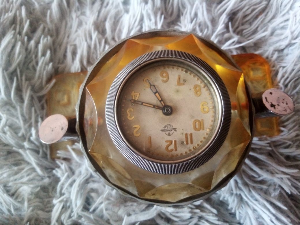 Stary stojacy zegar vintage