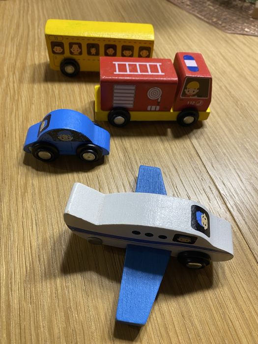 Autka drewniane z kólkami