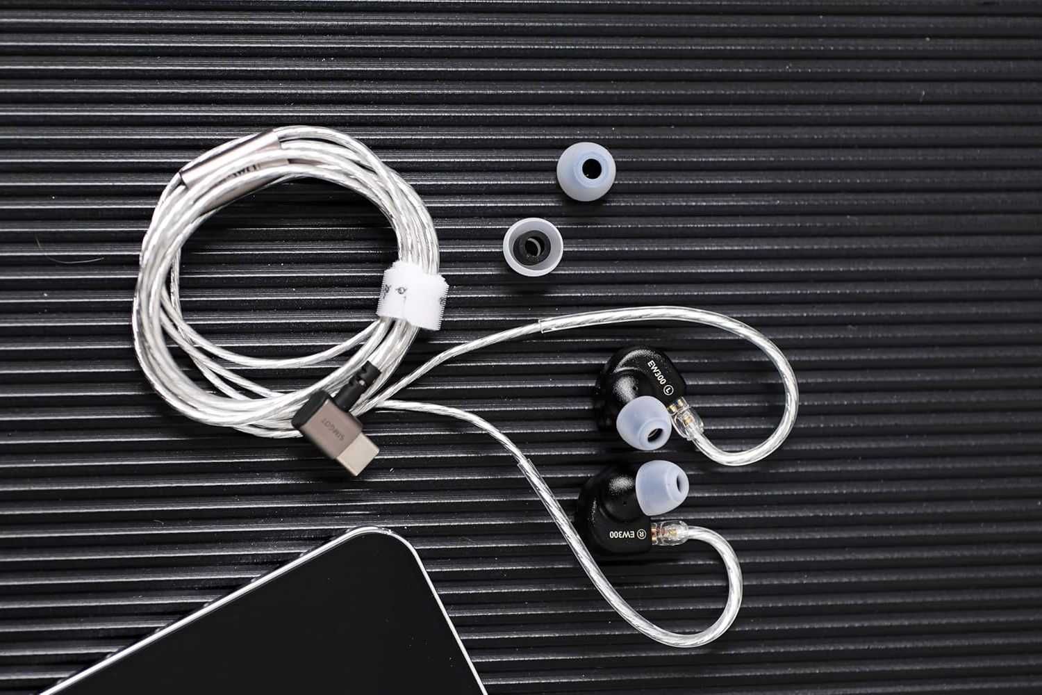 ⇒ Simgot EW300 - трибридные проводные iem's наушники (1DD+1PLA+1PZT)