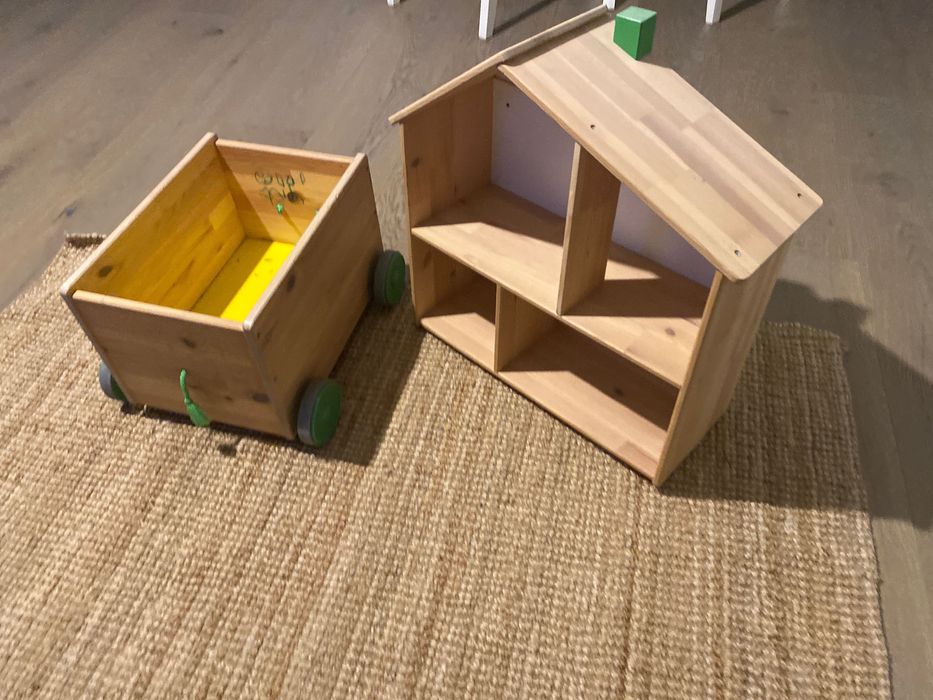 Ikea Flisat domek dla lalek/Polka na ścianę i schowek na kółkach