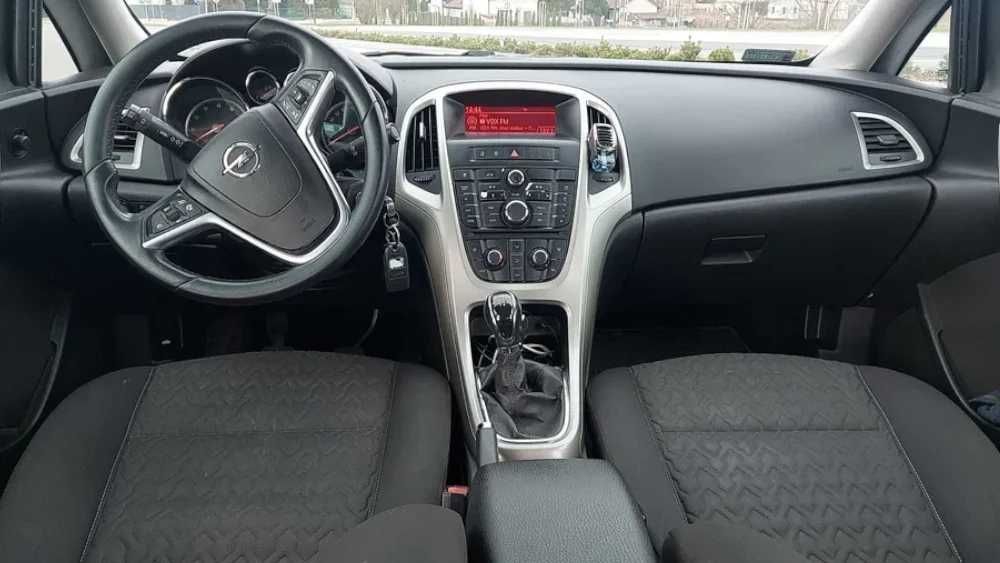 Opel Astra J 4 1.6