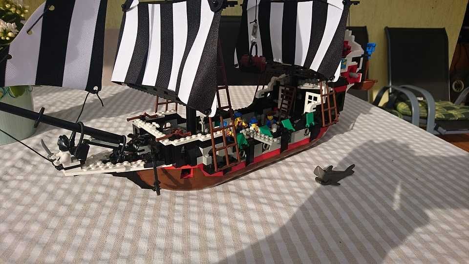 LEGO Pirates 6286  Skull's Eye Schooner z 1993 r.