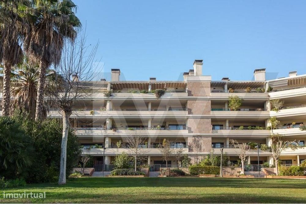 Apartamento T4 de Luxo | Condomínio Fechado |Piscina | Campo de Ténis