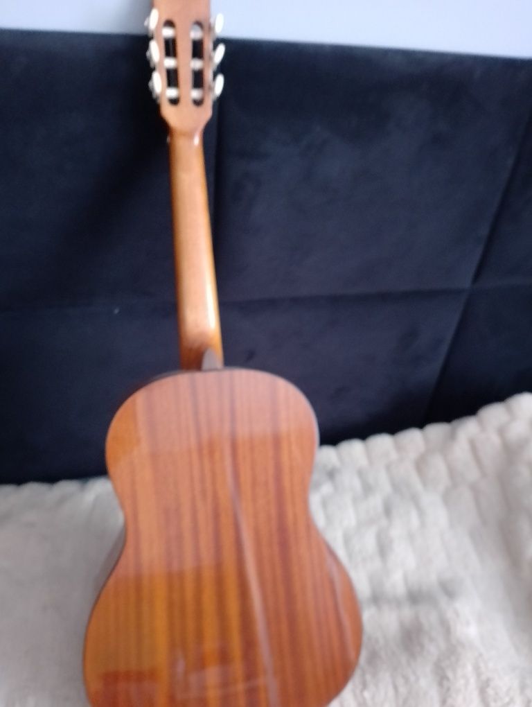 Gitara z pokrowcem