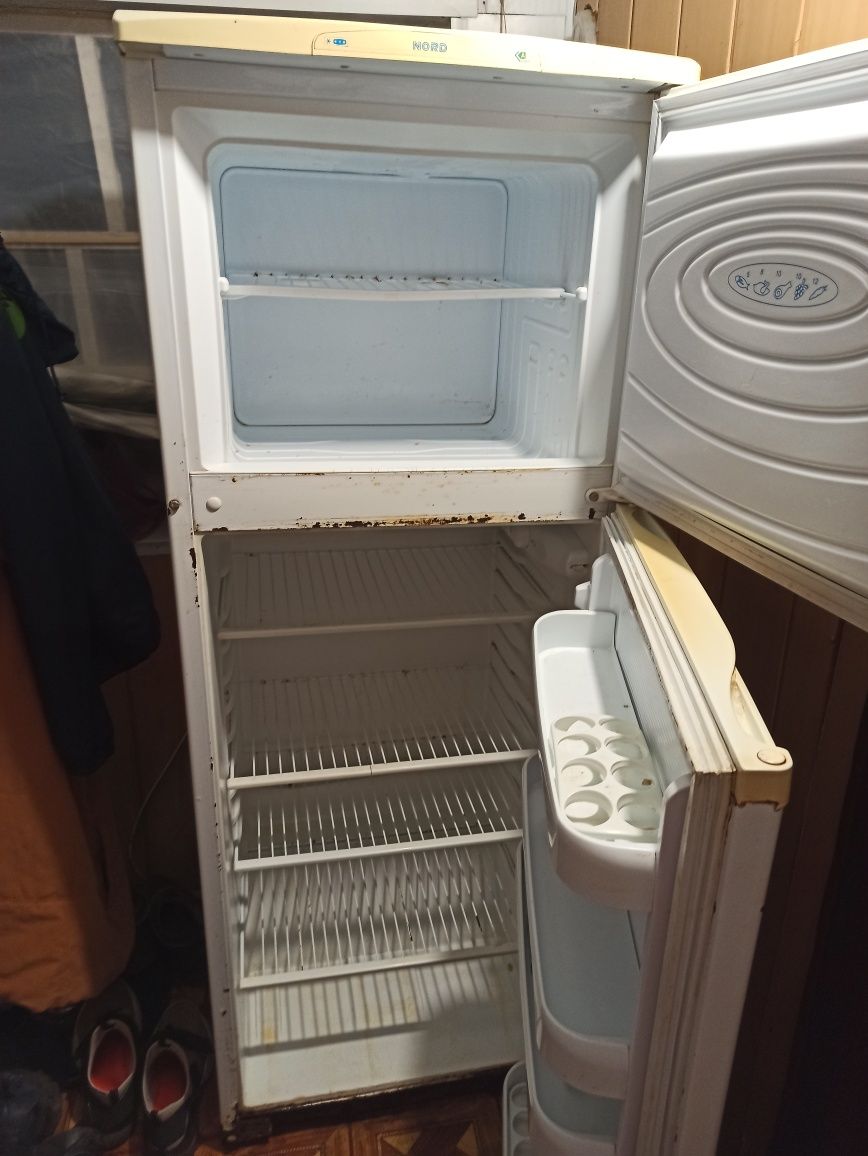 Продам бу холодильник не рабочий на запчасти