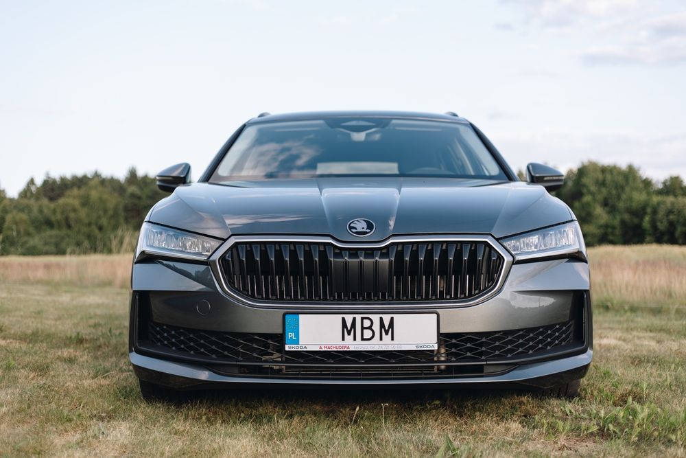 Skoda Superb Octavia wynajem wypożyczalnia samochodów MBM
