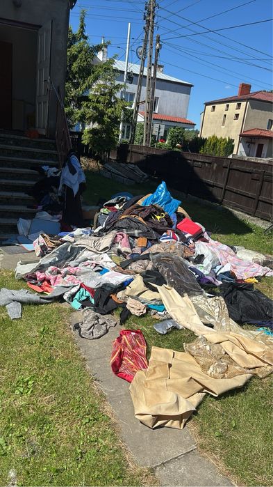 Opróżnianie mieszkań piwnic rozbiórki koszenia pranie tapicerki wywóz