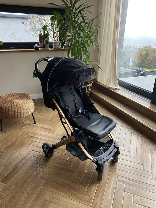 Wózek dzieciecy spacerówka czarny Momy Estelle