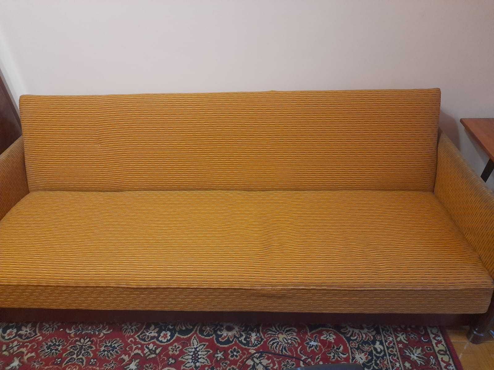 meble PRL oddam (kanapa, łóżko)