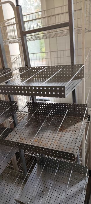 Regały metalowe z regulacją półek – 2 sztuki