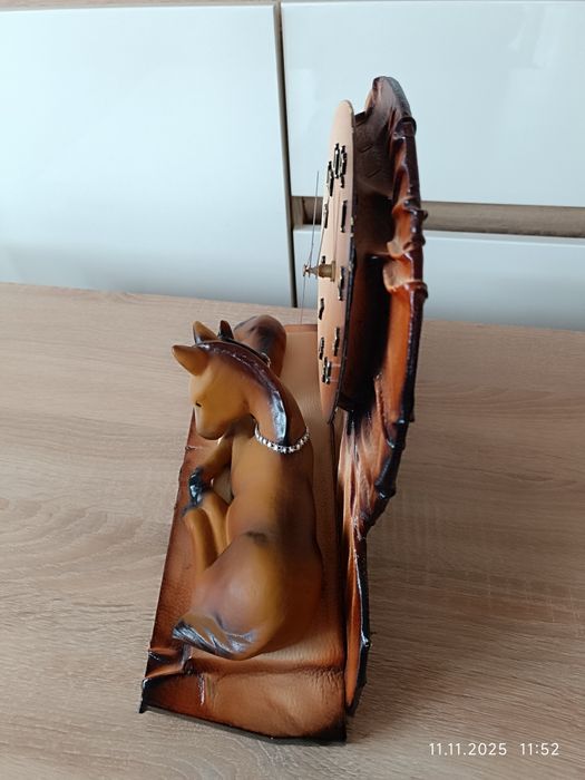 Zegar stojący konie