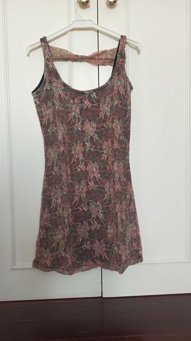 Vários Vestidos femininos como novos