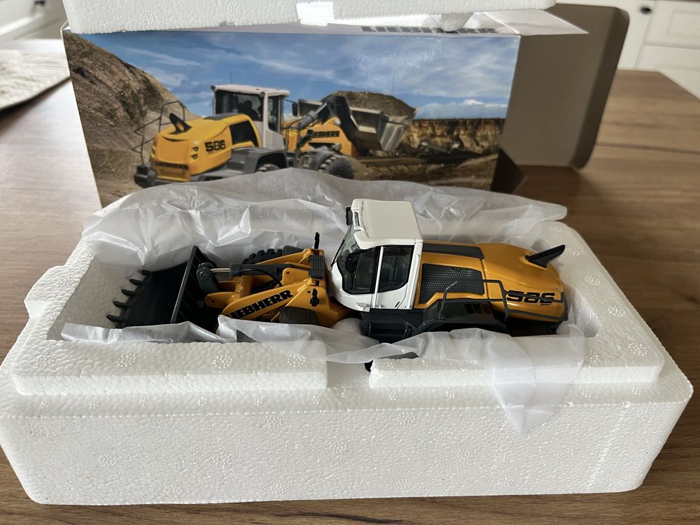 Ładowarka Liebherr 586 w skali 1:50