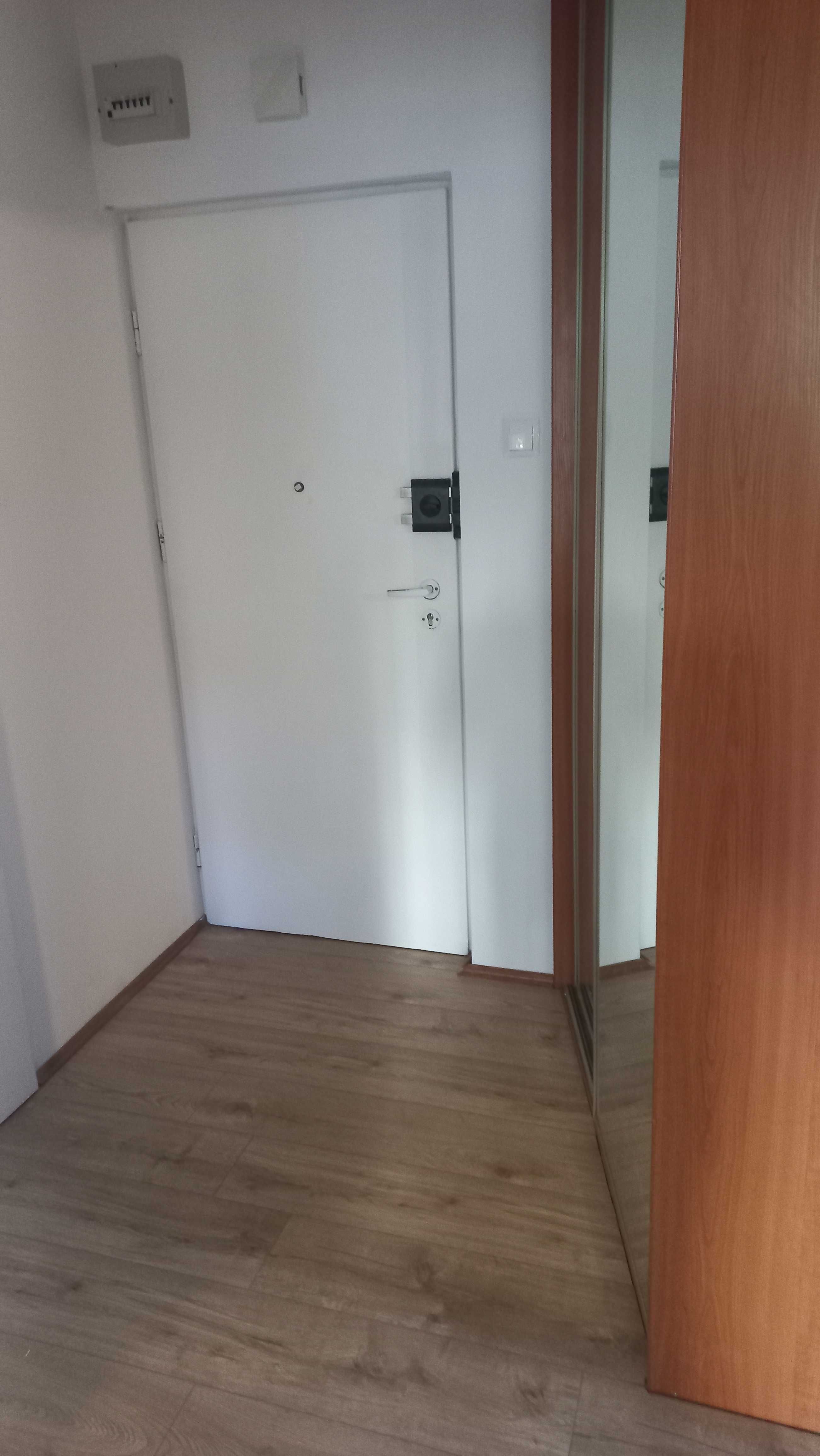 Mieszkanie/Kręta: studenci lub pracujący, świeże po remoncie.