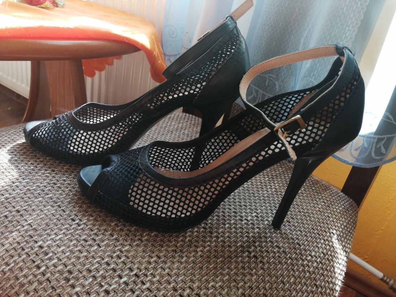 Buty siatkowe czarne rozmiar 37