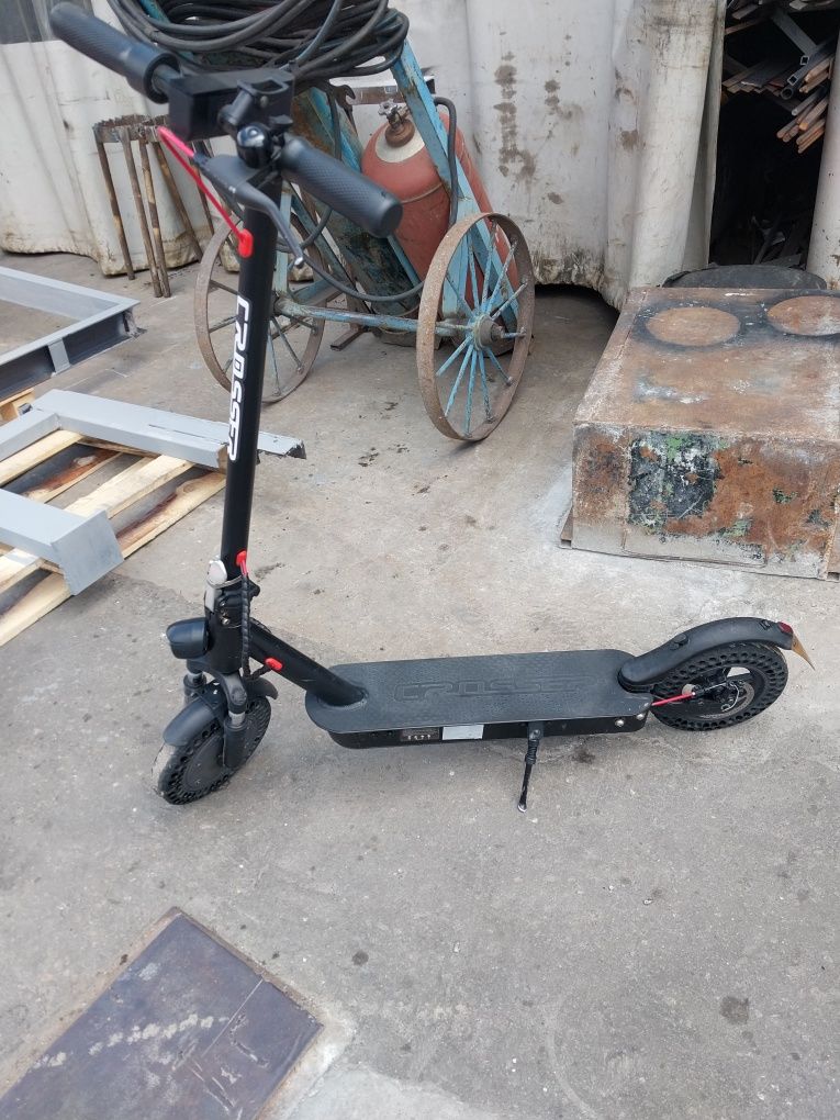 Crosser E9 pro max 600w/15AH/36v/10"
