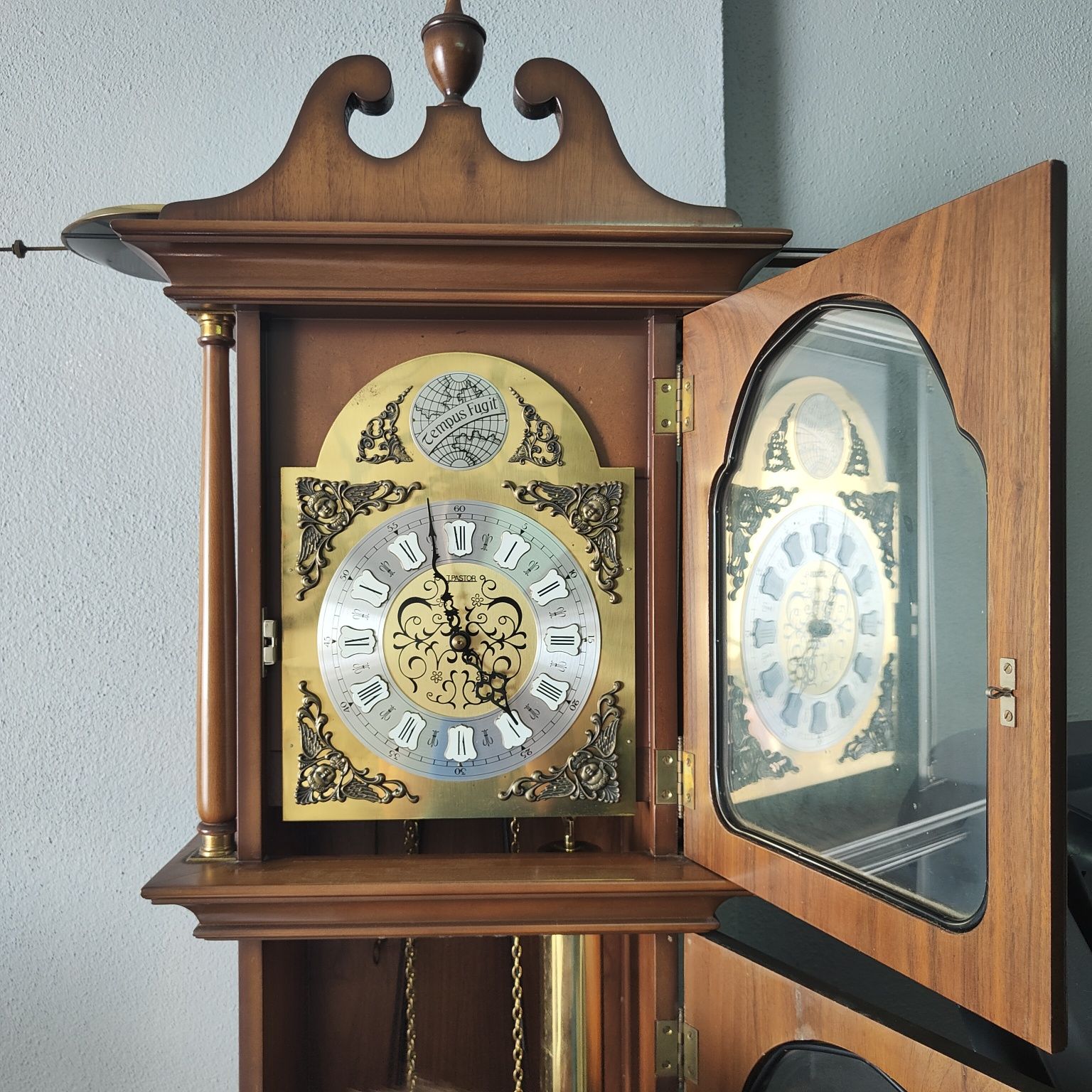 Relógio de pêndulo antigo Tempus Fugit anos 60/70