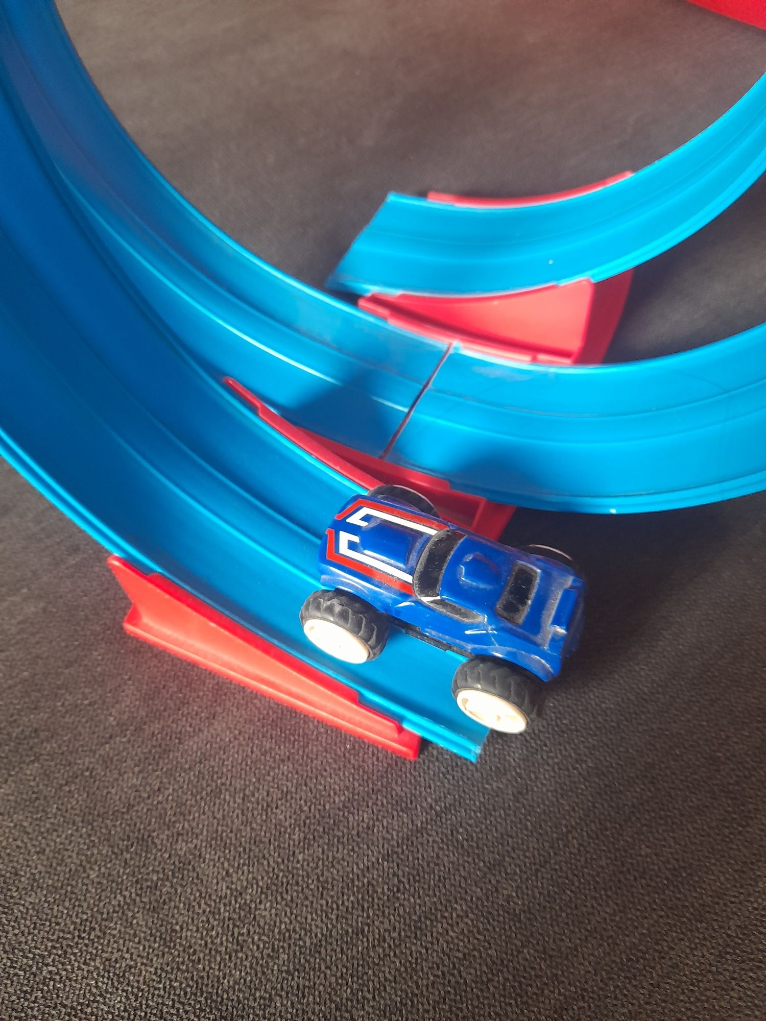 Hot wheels tor autko