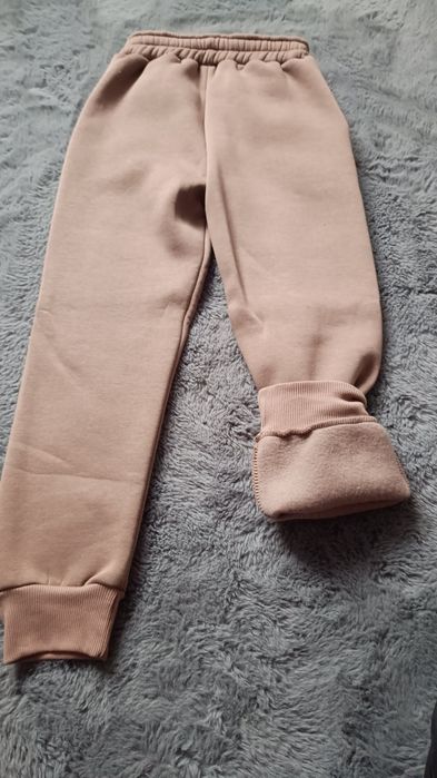 Nowy śliczny ciepły dres na 9 lat