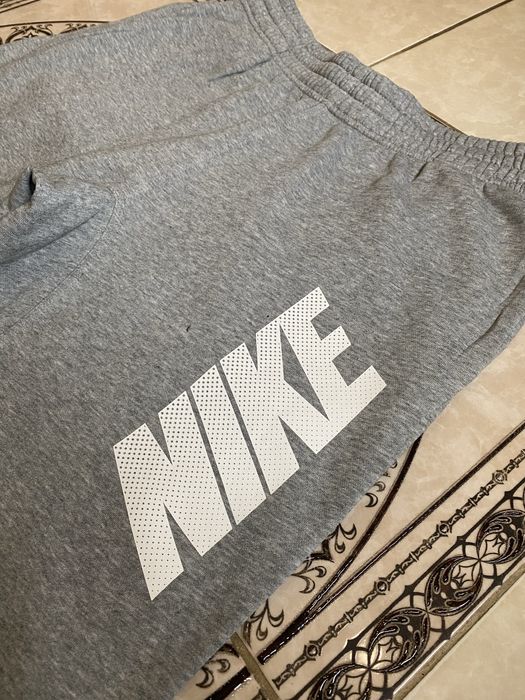 Чоловічі спортивні штани Nike