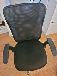 Cadeira de escritório com pouco uso