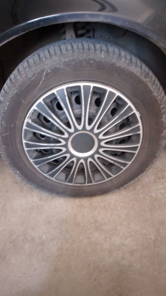Vendo estes três tampões do meu Honda Civic MA8 cinzento escuro por 5€