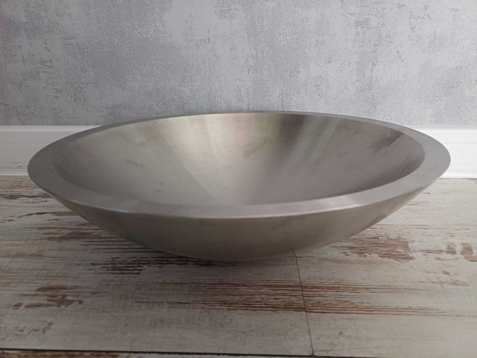 Duża miska ze stali nierdzewnej, np. na owoce