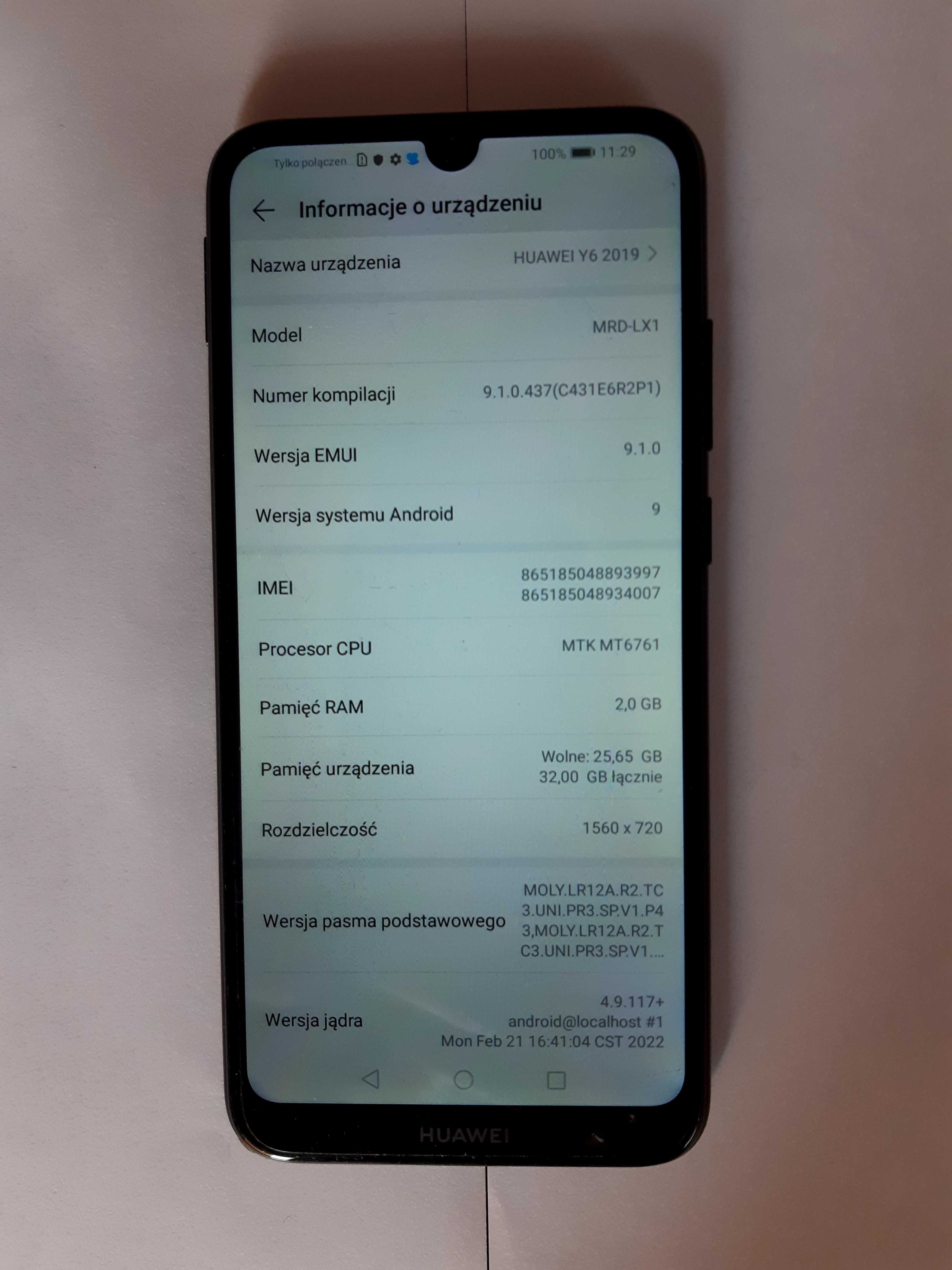 Smartfon HUAWEI Y6 + ładowarka + słuchawki