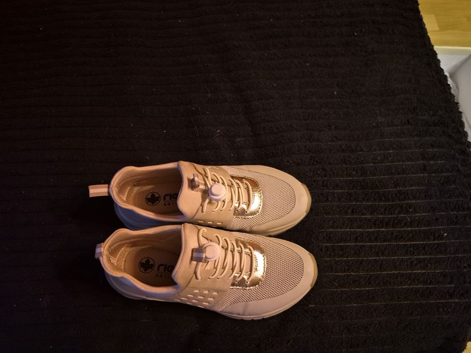 Buty damskie Rieker kolor złoty