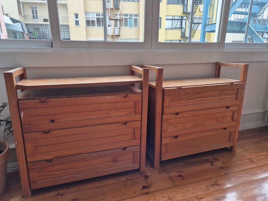 Par de cómodas vintage em madeira maciça