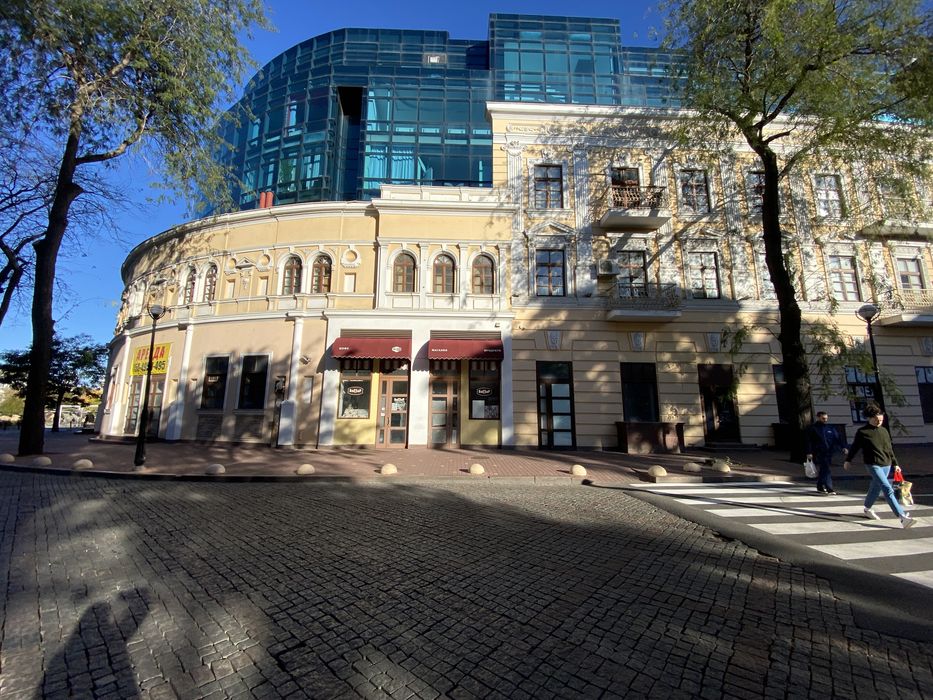 Продуктовый магазин с оборудованием