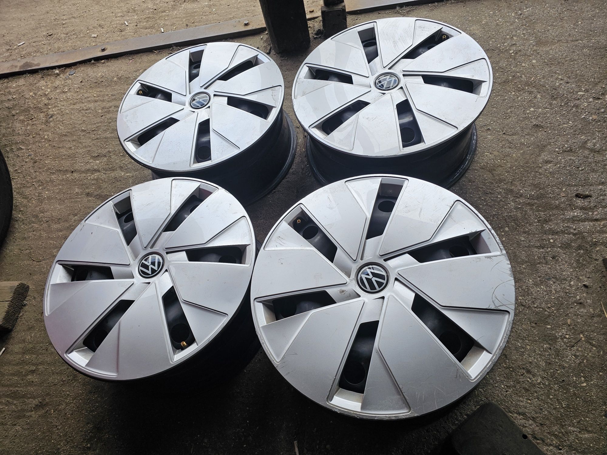 Felgi Stalowe Volkswagen R18 5x112 ET50 -7.5J+Kołpaki