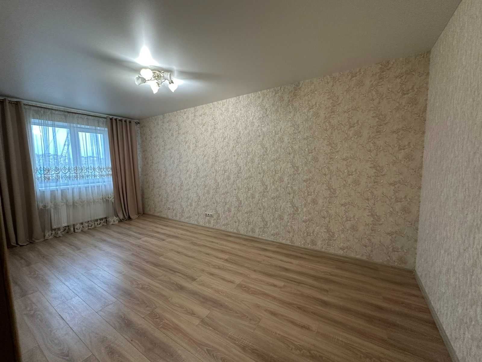 Продаж 2 кк квартири , новобуд , 70 метрів , 2 поверх , цегла ,  газ