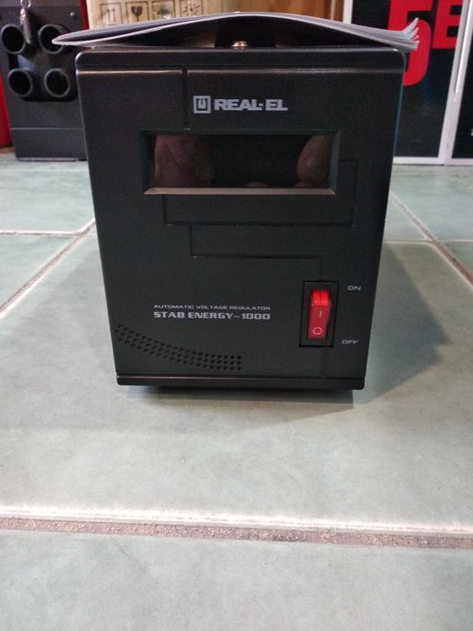 Стабилизатор напряжения "REAL-EL"  1000