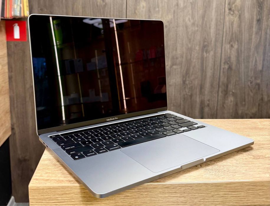 Ноутбук MacBook Pro 13 M1 (2020) 8/256Gb Space Gray Магазин Гарантія