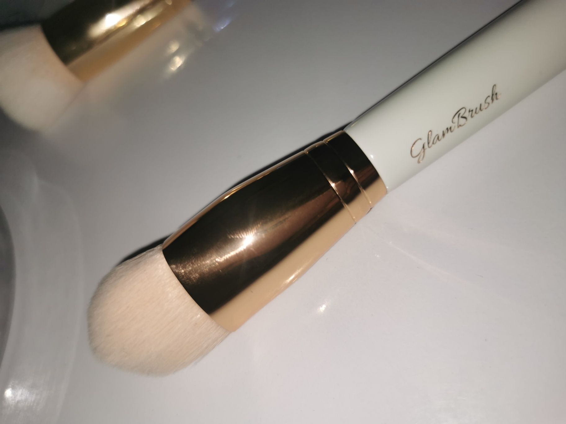 GlamSHOP GlamBRUSH T124/pędzel do podkładu i konturowania na mokro