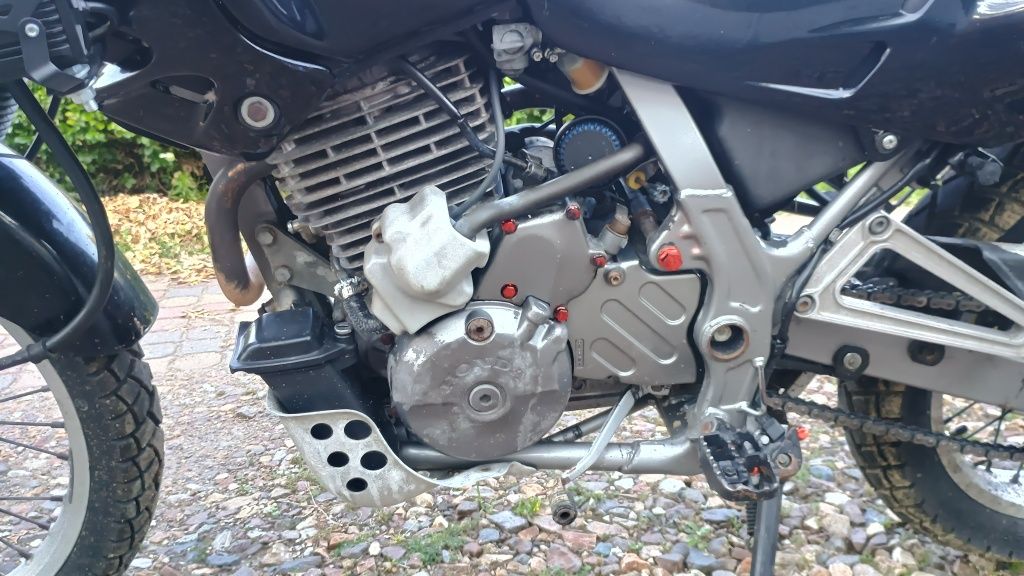Honda nx650 dominator