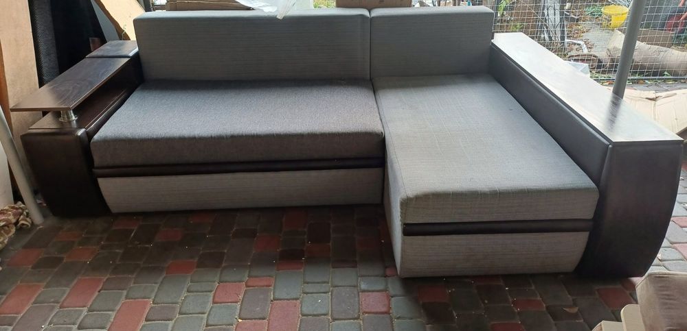 Продам диван уголовой.