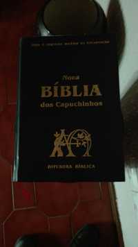 Livro de receitas de culinária e bíblia