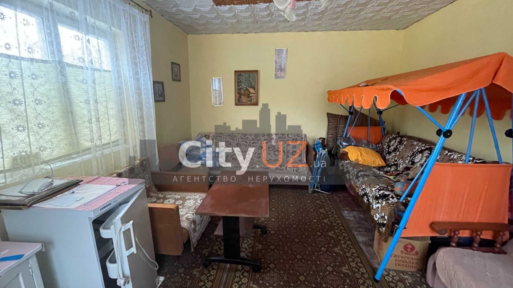 Продається дачний будинок з ділянкою
